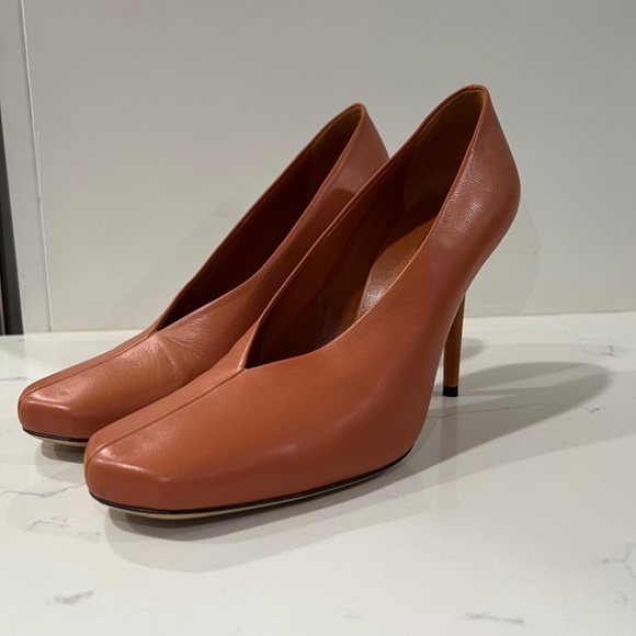 Burberry  size 39 Heels - Picture 2 of 3